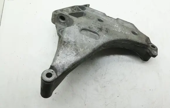 Engine mounting bracket