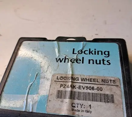 Toyota Corolla Verso AR10 Anti-theft wheel nuts and lock PZ4AKEV90600