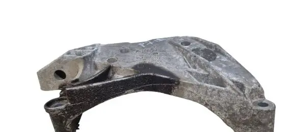 Volkswagen PASSAT B7 Engine mounting bracket 06J199207P