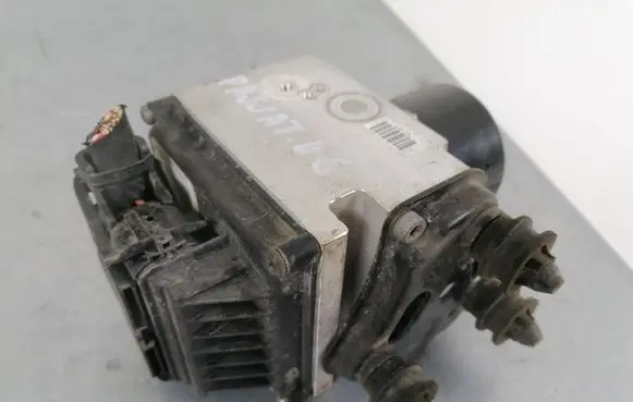 Volkswagen PASSAT B6 ABS Pump 3C0614109C