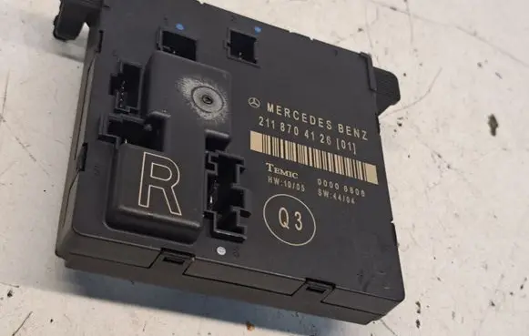 Mercedes-Benz E W211 Door control unit/module 2118704126