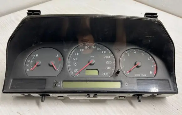 Volvo C70 Speedometer (instrument cluster) 9168144
