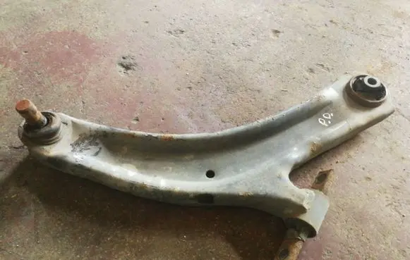 Nissan Qashqai Front lower control arm/wishbone