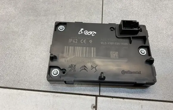 Peugeot 2008 II Wireless charging module 9813403280