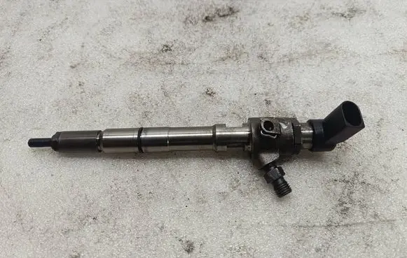Volkswagen Golf VI Fuel injector 03L130277B