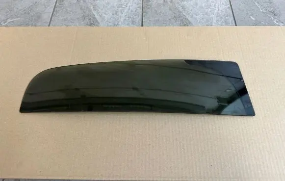 Volkswagen Amarok Rear vent window glass 