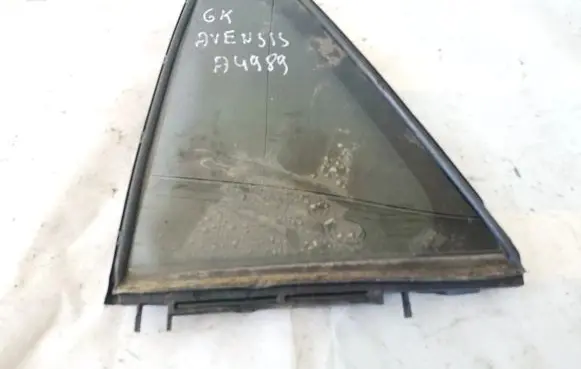 Toyota Avensis T270 Rear vent window glass 6818905070 68189-05070