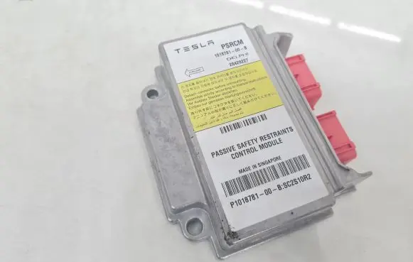 Tesla Model S Airbag control unit/module 101878100B
