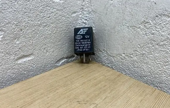 Audi A4 S4 B5 8D Other relay 5HE00753701 95VW10E887BA 7M0959627B