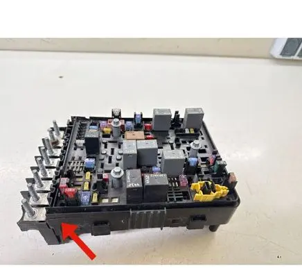 Ram 1500 Fuse module 68467638AA T02003011S7459 72033AK