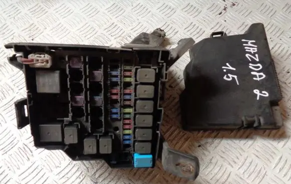 Mazda 2 Fuse box set