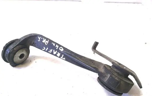 Engine mounting bracket
