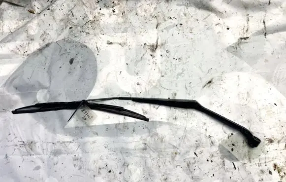 Toyota RAV 4 (XA20) Front wiper blade arm