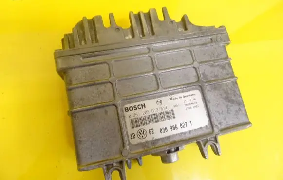 Volkswagen Golf III Engine control unit/module 0261203613 030906027T