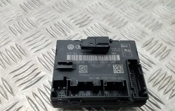 Audi A4 S4 B8 8K Door central lock control unit/module 8T0959793N 8T0959793B