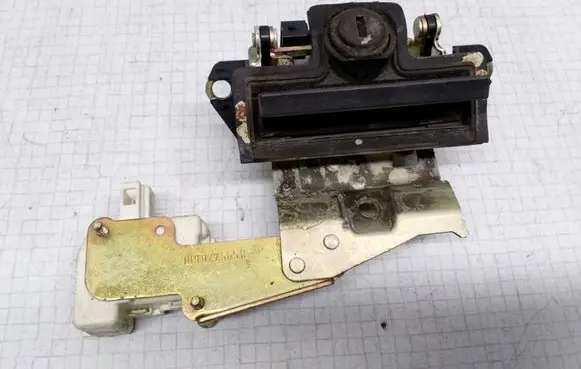 Skoda Octavia Mk1 (1U) Tailgate/trunk/boot lock/catch/latch 1U9827565G 3B0959781B