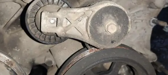 Chrysler Voyager Generator/alternator belt tensioner