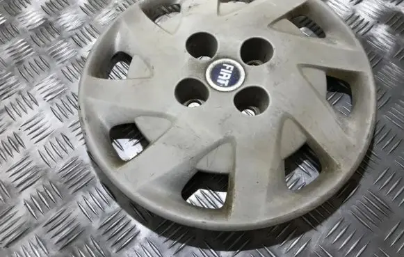 Fiat Punto (188) R13 wheel hub/cap/trim 46759181
