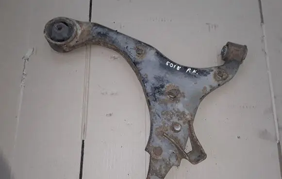 KIA Carens II Front lower control arm/wishbone NOCODE