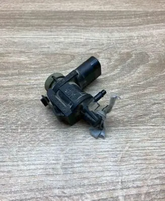 Audi A4 S4 B7 8E 8H Turbo solenoid valve 1J0906283C