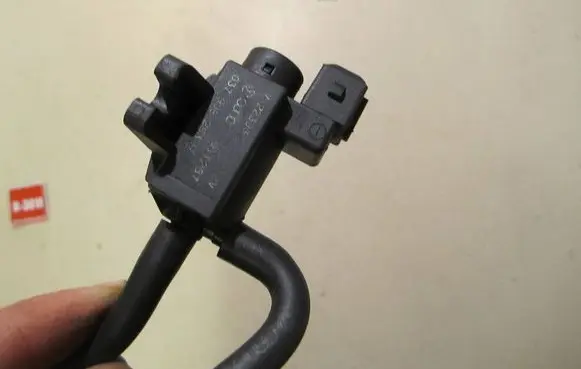 Audi A3 S3 8L Turbo solenoid valve 037906283B 97T287 72239300