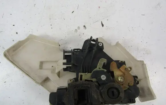 Volkswagen Polo Rear door lock 