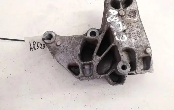 Volkswagen PASSAT B6 Engine mounting bracket 1k0199117