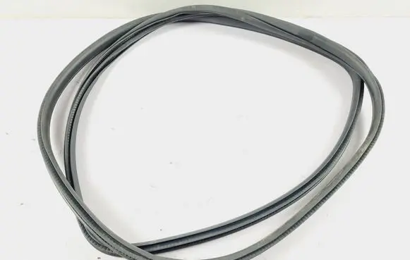 Nissan Pathfinder R52 Rear door rubber seal (on body) 