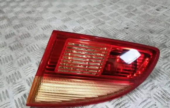Toyota Avensis T220 Tailgate rear/tail lights 89022025 140502 E022