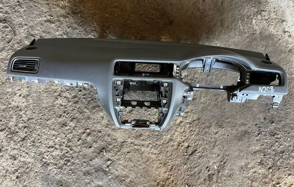 Volkswagen Jetta VI Dashboard 