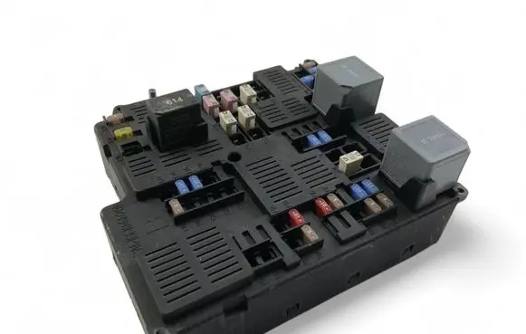 Volvo XC90 Fuse module 32212299