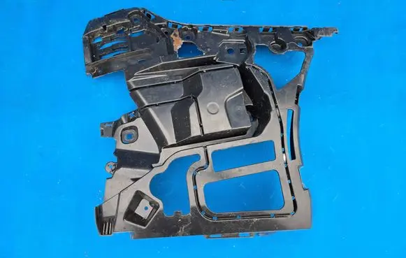 BMW 4 G22 G23 G24 G26 Rear bumper mounting bracket 8075844