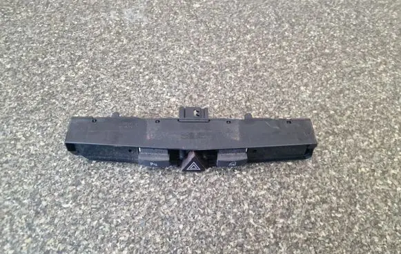 Opel Zafira B Hazard light switch