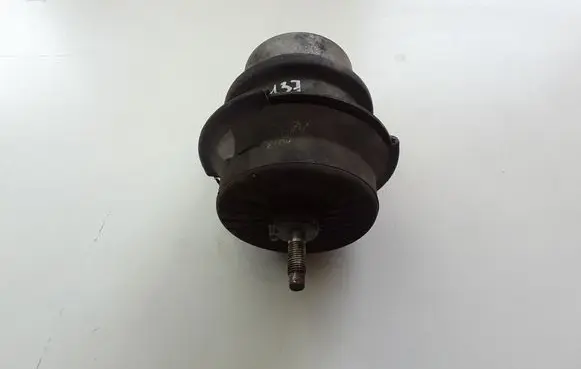 Engine mount bracket