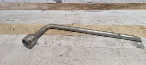 Toyota Corolla Verso AR10 Wheel nut wrench 