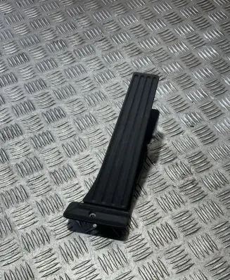 Accelerator throttle pedal