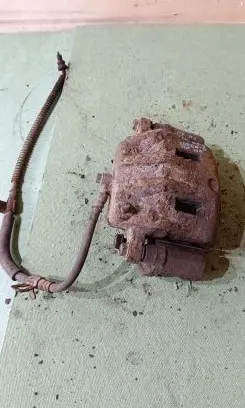 KIA Sorento Front brake caliper