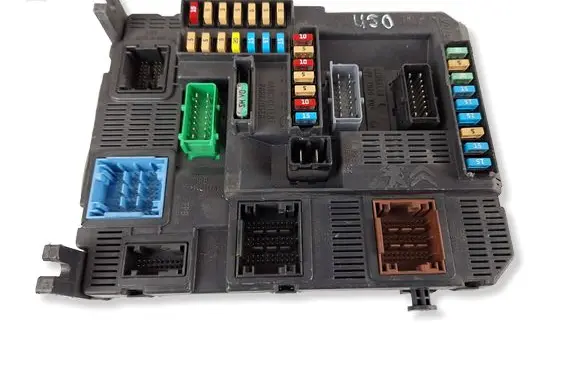 Peugeot 2008 II Fuse module 9807531680 980753168002