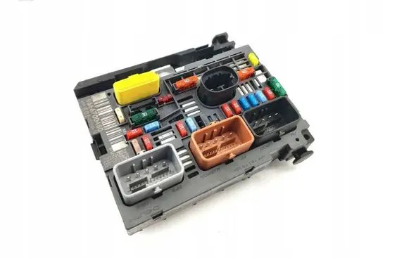 Peugeot 308 SW Fuse module 9666700480