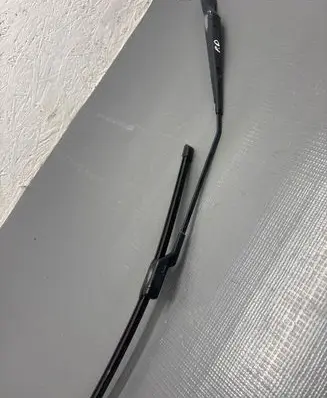 Volvo C30 Front wiper blade arm