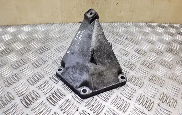 Audi A6 S6 C5 4B Engine mounting bracket 4B0199307C