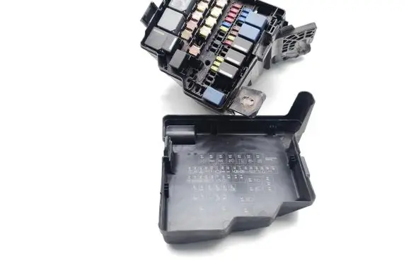 Ford Fiesta Fuse module 8V51-14A07-CA 7154-9535-30