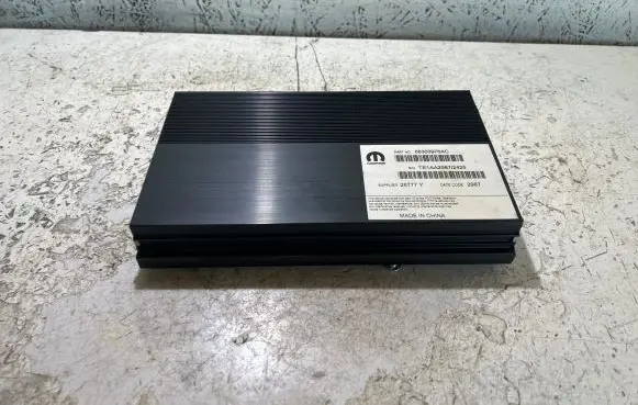 Dodge Challenger Sound amplifier 68303976AC 26777Y TELAAA9872