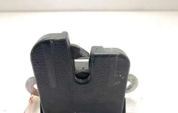 Volkswagen PASSAT B6 Tailgate exterior lock 