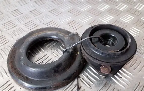 Ford Focus Front upper strut mount 98AG3K099AB