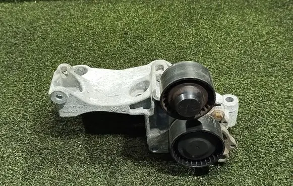 Renault Trafic III (X82) Generator/alternator bracket 117105124R