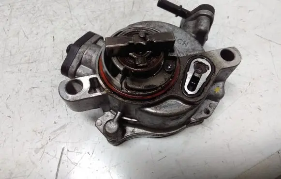 Peugeot 3008 I Vacuum pump 2C11111X