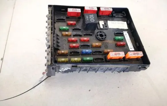 Volkswagen PASSAT B6 Fuse box set 3c0937125