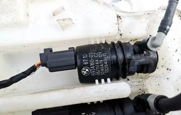 BMW 5 GT F07 Windscreen/windshield washer pump 6712693416001 67126934160-01