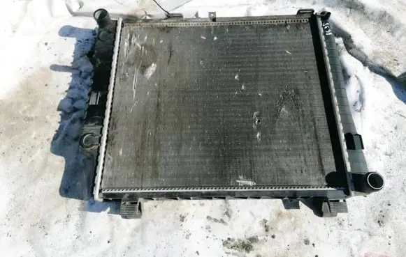 Mercedes-Benz E W210 Coolant radiator 01008950400